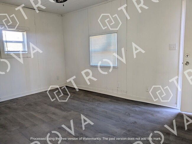 Building Photo - NOW AVAILABLE!  Remodeled 2 Bedroom