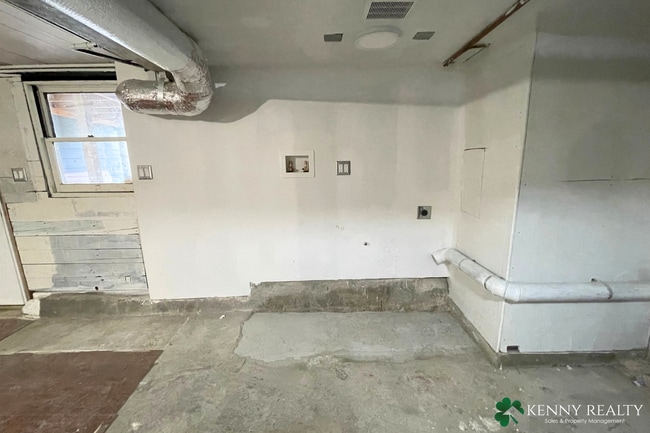 Building Photo - Beautifully Remodeled 4 Bedroom Home | Ing...