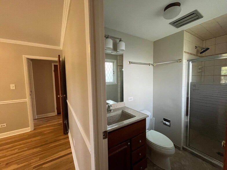 Master Bath - 21W185 22nd St