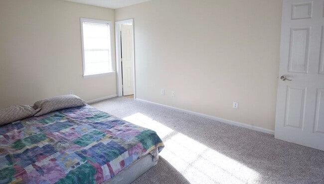 Building Photo - 2410 Bradford St