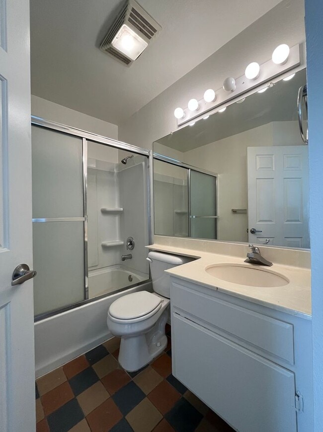 Building Photo - Upgraded 2+2 w/in-unit laundry + water + trash services included!