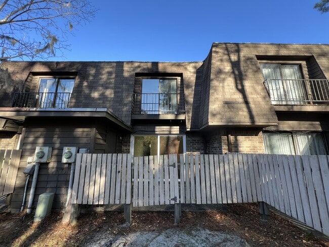 Building Photo - Townhouse for Rent