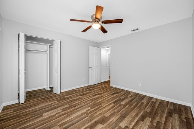 Building Photo - Renovated Seminole Heights Townhome with Laundry Included