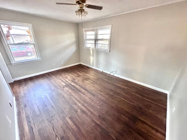 Building Photo - 3 Bedrooms, 1 Bathroom - House in West Rome!