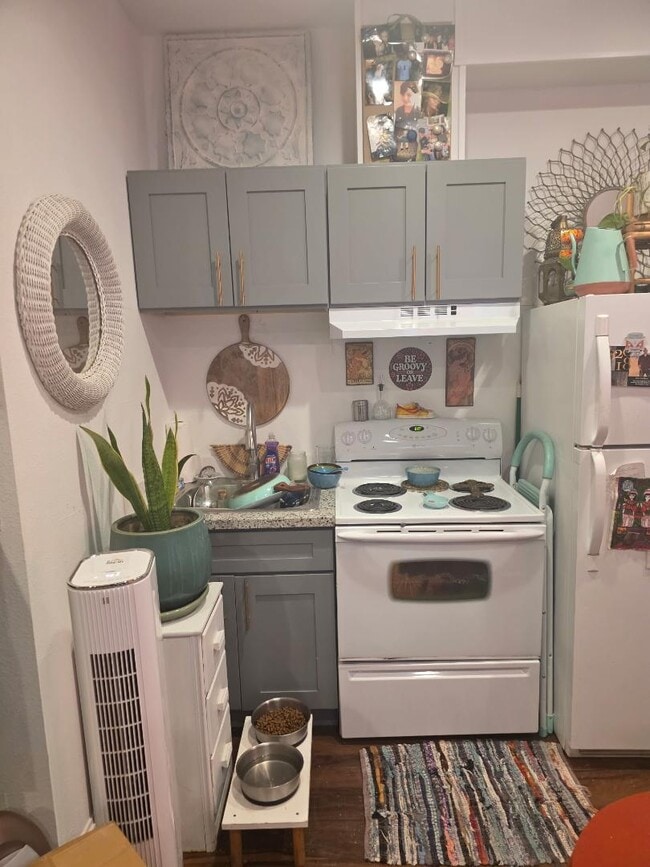 Building Photo - 337 E Main St