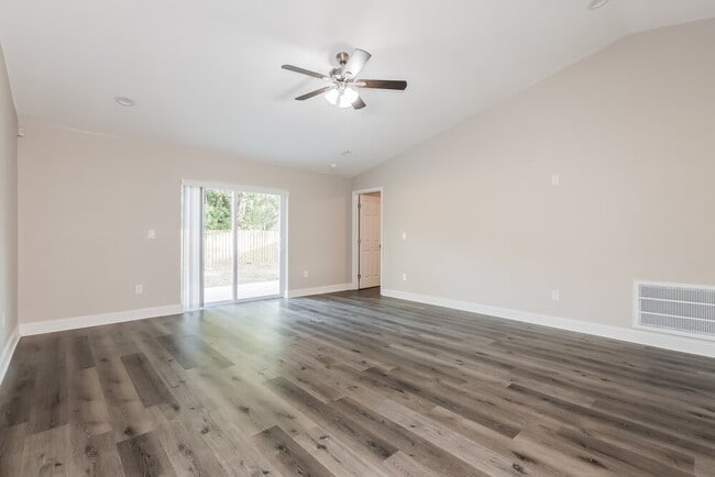 Building Photo - 306 Carriage Crossing Cir