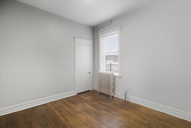 Building Photo - 2552 N Kildare Ave