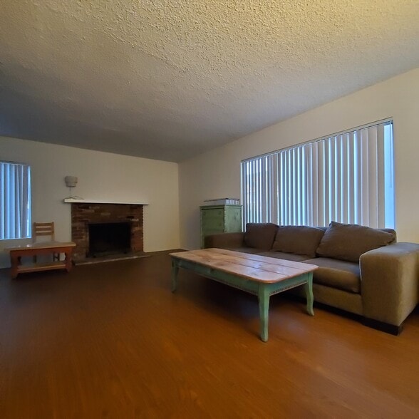 Building Photo - 1745 Colby Ave