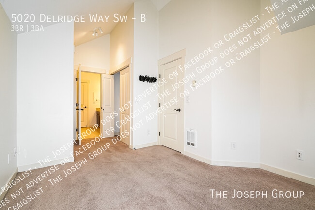 Building Photo - 5020 Delridge Wy SW