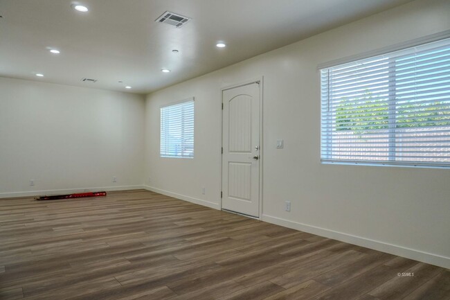 Building Photo - 1236 S Farragut St