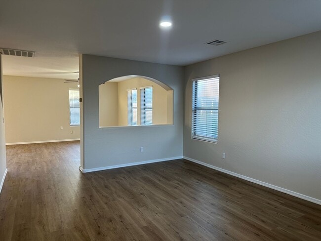 Building Photo - San Tan Valley, 4 bed, 2.5 bath, huge loft, 2300 sqft, 3 car garage