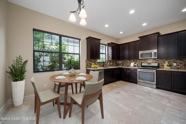 Building Photo - 7205 Primavera Ln