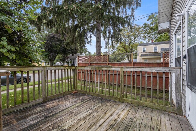 Building Photo - $799-Stylish 1-Bed/1-Bath Apartment with a Fresh Makeover!