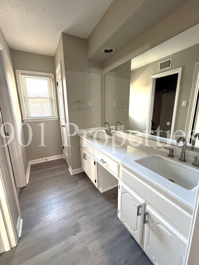 Building Photo - 7120 Toro Cove