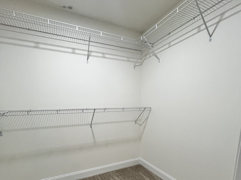 Building Photo - 118 Roland Ave