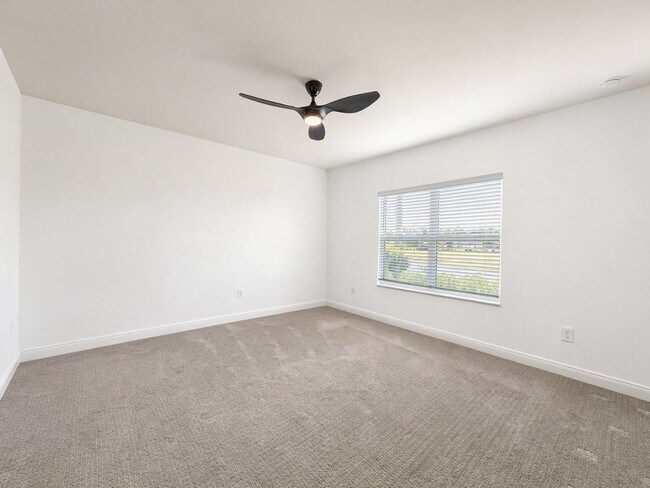 Building Photo - Lake View attached villa 2 bed/2 bath and a den