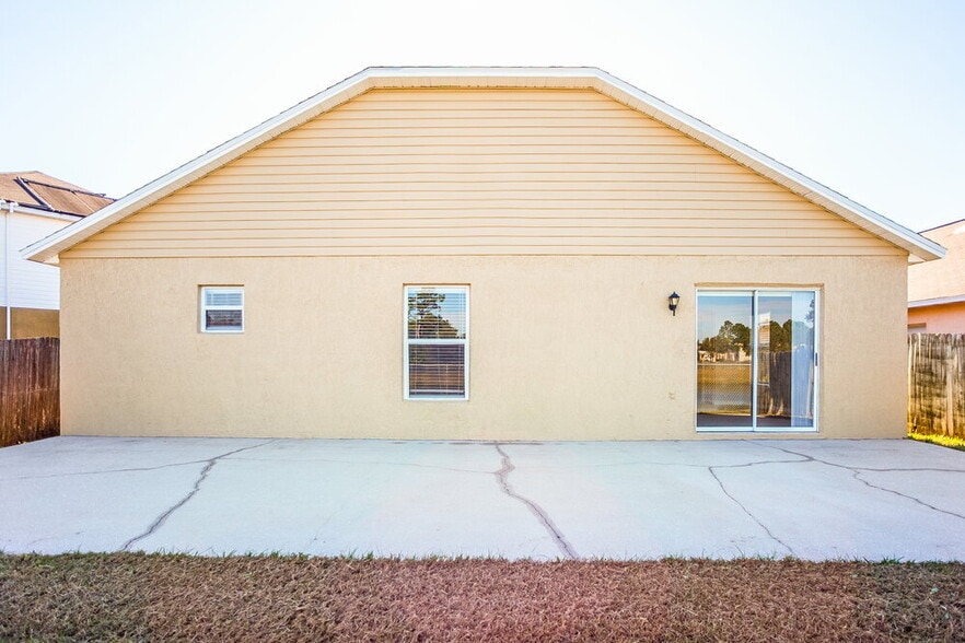Building Photo - 142 Woodbury Pines Cir