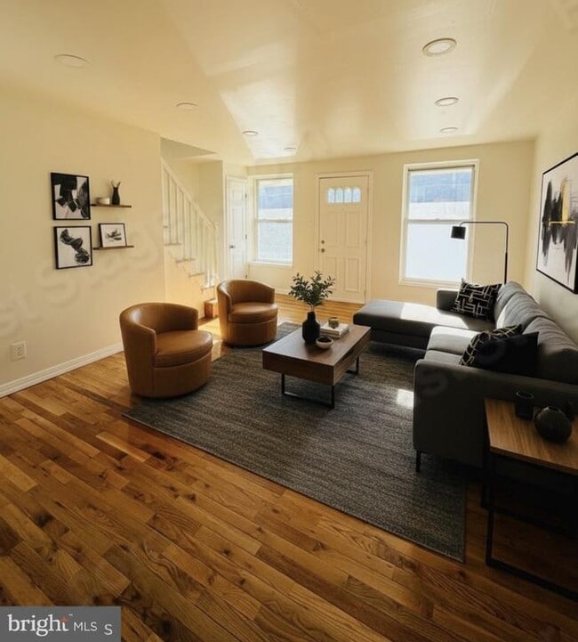 Building Photo - 607 E Carver St