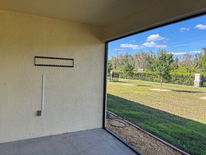 Lani - 25152 E Lenox Cir