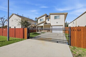 Building Photo - 10103 Goldcrest St