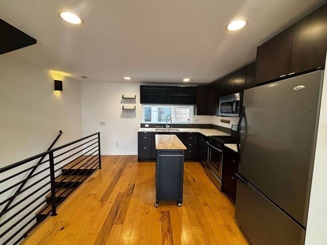 Building Photo - Modern Townhome For Lease Near Columbia City | 2 Bed | 2.5 Bath | A/C | Covered Parking
