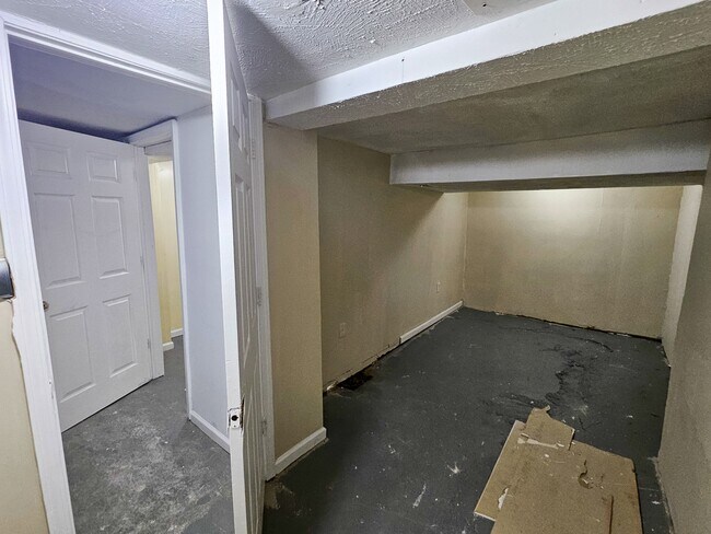 Building Photo - 535 E Warrington Ave