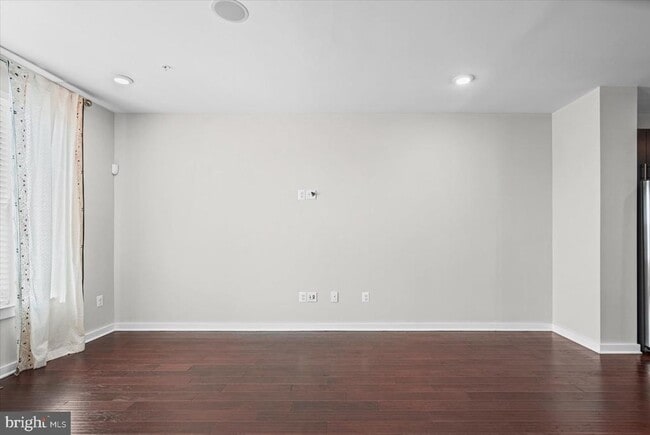 Building Photo - 6302 Greenleigh Ave
