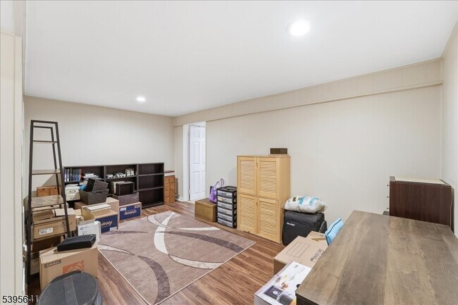 Building Photo - 2606 Trafalgar Square