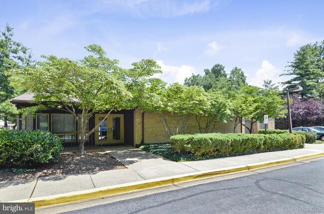 Building Photo - 3002 Gentain Ct NE