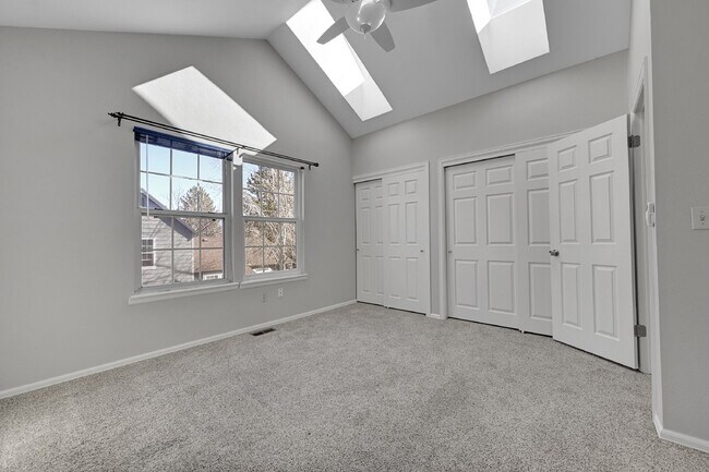 Building Photo - $2,195.00 - 2 Bed, 1.5 Bath, Townhome in L...