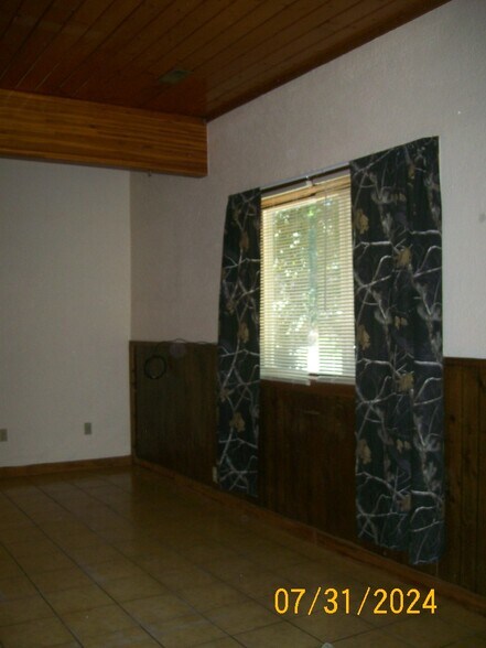 Building Photo - 528 N M St