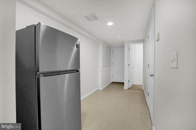 Building Photo - 421 Elrino St