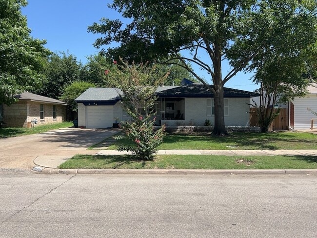 Building Photo - 2208 Piedmont St