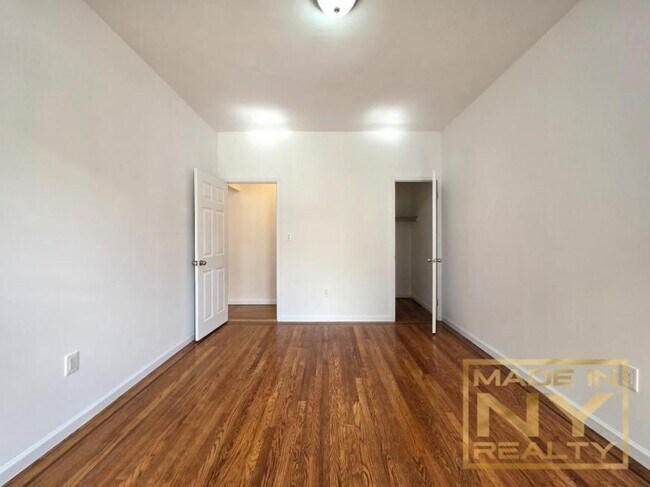 Building Photo - 2 bedroom in SUNNYSIDE NY 11104