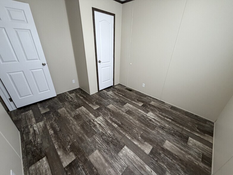 Building Photo - 38070 Ducharme Dr