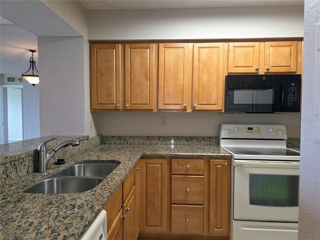 Building Photo - 5801 Bahia Del Mar Cir N