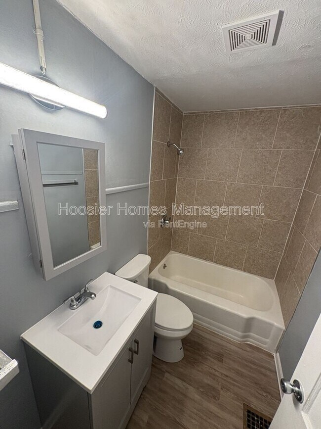 Building Photo - 1031 N Centennial St