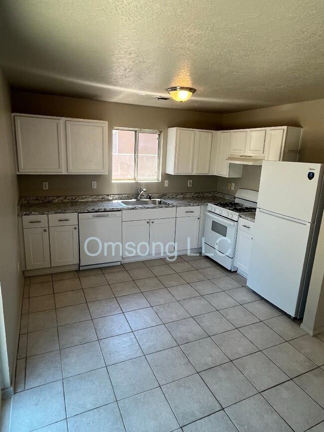 Building Photo - Charming Family Home in SW Albuquerque