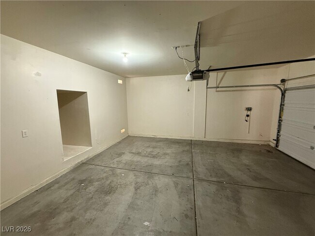 Building Photo - 5073 Tunnel Falls Dr