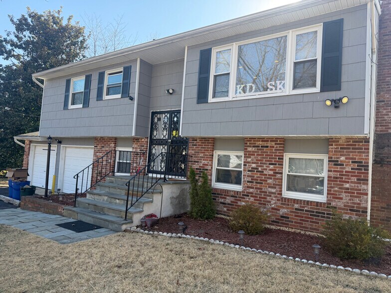 Building Photo - 121 Oregon Ave