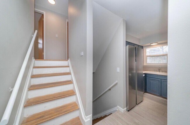 Building Photo - 3212 Lockridge Dr