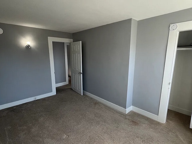 Building Photo - This 3 Bedroom home on the north end