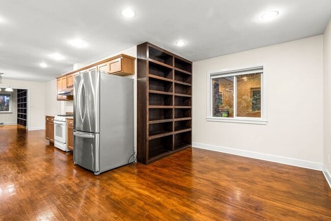 Building Photo - 9702 SW Brookside Dr