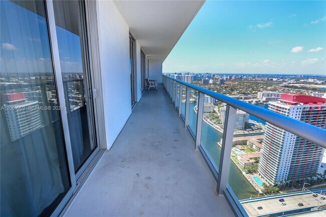 Building Photo - 4010 S Ocean Dr