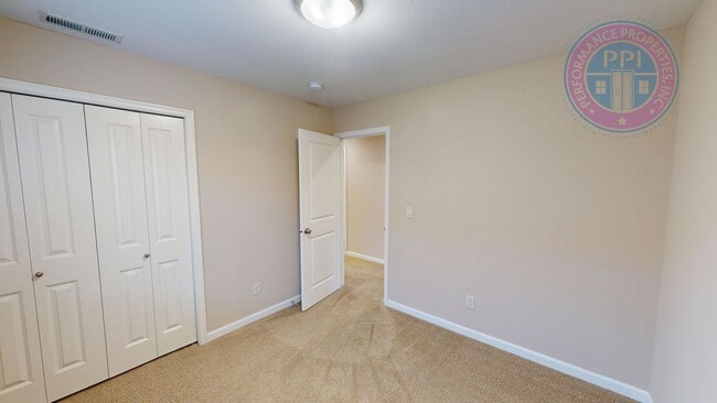Building Photo - DEPOSIT FREE MOVE-IN WITH OBLIGO!  Orenco ...