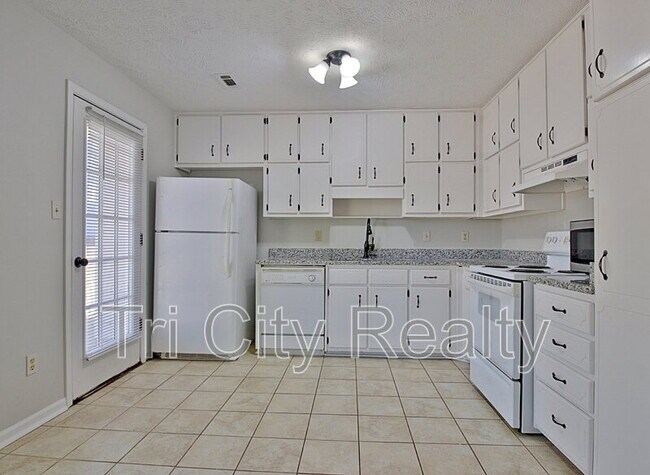 Building Photo - 210 Bella Rosa