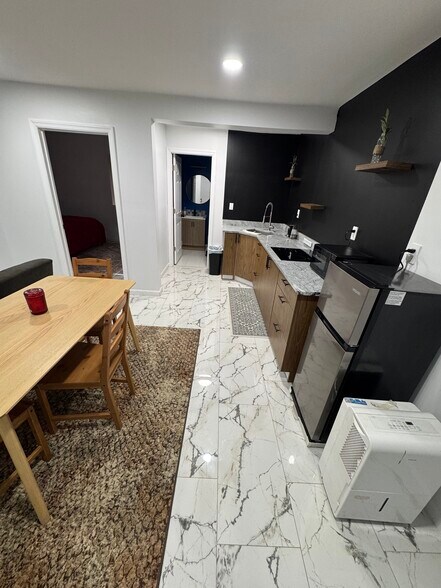 Building Photo - 17 9th Ave