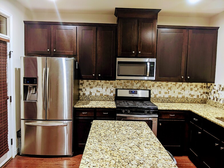 UPGRADED KITCHEN SUITE - 5215 Bedford Falls Cir