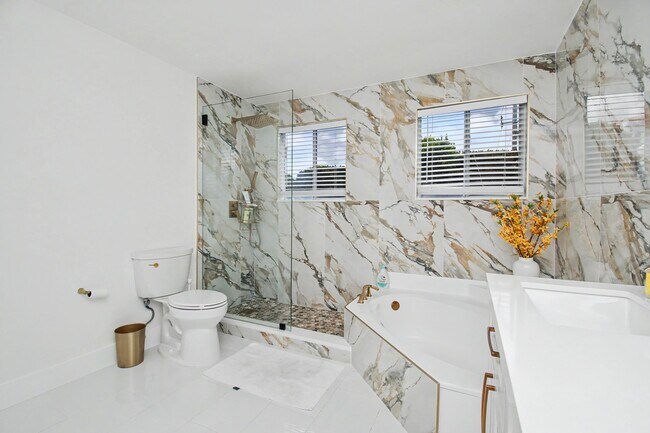 Building Photo - 6744 Via Regina