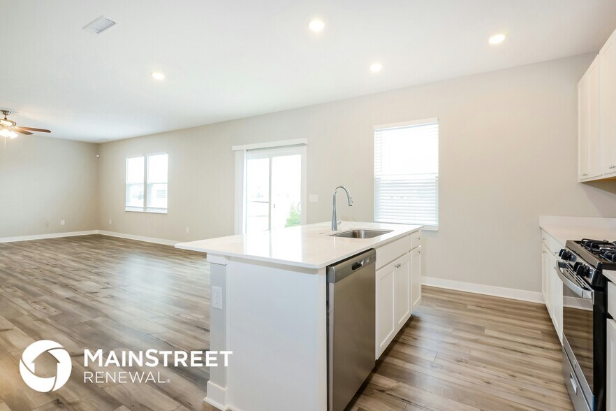 Building Photo - 9215 Larson Dr